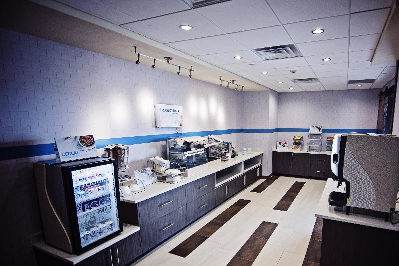 麦卡伦爱丁堡区智选假日酒店 外观 照片